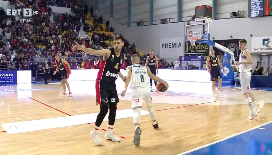 Απίστευτη στιγμή fair play ανάμεσα στην Καρδίτσα και τον Ολυμπιακό: Έδωσαν… τόπο στα νιάτα! (video)