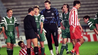 Ολυμπιακός – Παναθηναϊκός 1-0, 1996: Το ντέρμπι που έμεινε στην ιστορία ως η «βραδιά του Παπουτσέλη» (video)