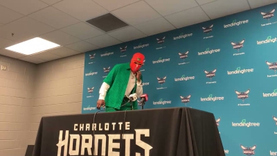 Ροζίερ: Εμφανίστηκε στη συνέντευξη Τύπου με fullface  και γυαλί ηλίου! (video)