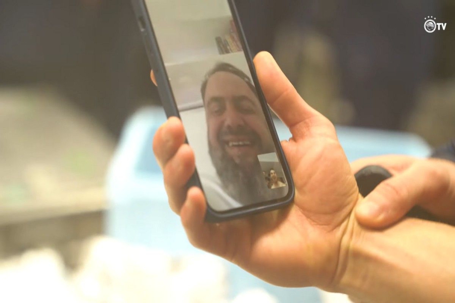 Μία παρακάμερα... όνειρο: Η βιντεοκλήση με τον Βαγγέλη Μαρινάκη, η υποδοχή στο αεροδρόμιο και οι πανηγυρισμοί των παικτών του Ολυμπιακού! (video)