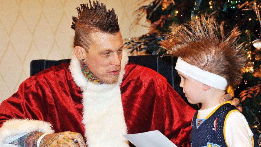 Κρις Άντερσεν: Το «κακό» παιδί του NBA ντύθηκε Άγιος Βασίλης! (video)