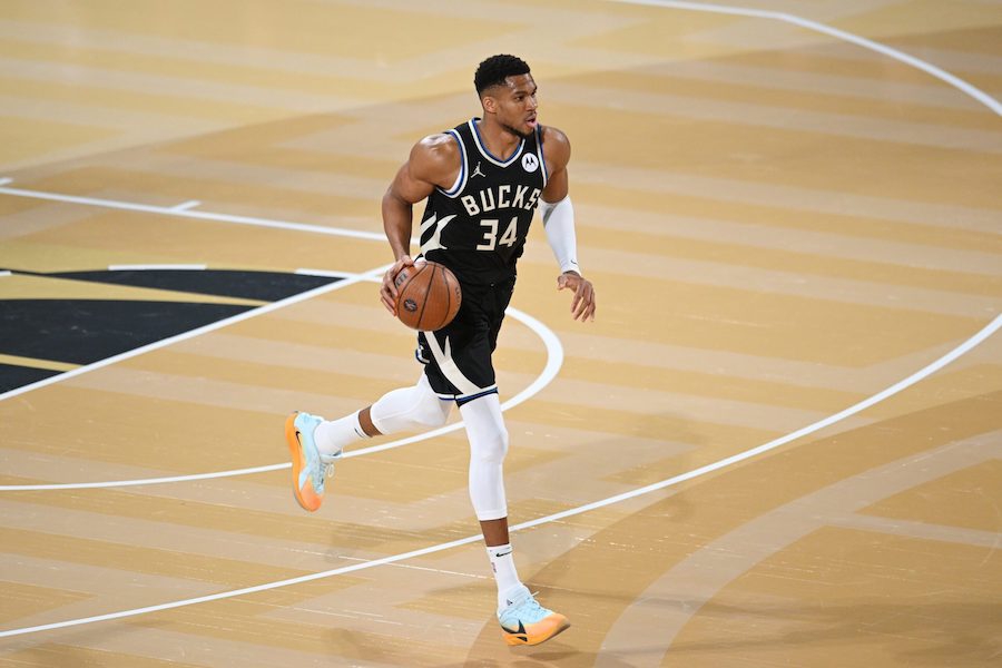 Στην τριάδα των υποψήφιων MVP ο Γιάννης Αντετοκούνμπο