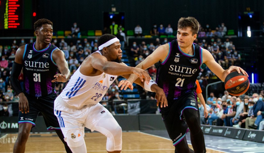 Σε παρατεταμένη κρίση η Ρεάλ, έχασε και από την Μπιλμπάο - Αποσύρθηκε η φανέλα του Μουμπρού (video)