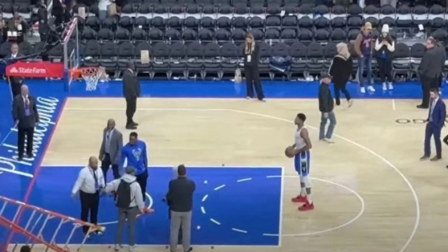 Ο Αντετοκούνμπο ξεσπάθωσε σε μία... σκάλα για τις 4/15 βόλες του! (video)