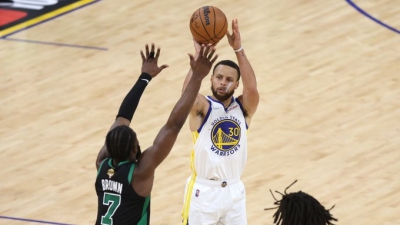 Κάρι χωρίς τρίποντο για πρώτη φορά σε αγώνα play-offs! (video)