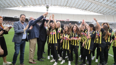 ΑΕΚ – Παναθηναϊκός: Αποθέωση για τις πρωταθλήτριες της «Ένωσης» στο ΟΑΚΑ! (video)